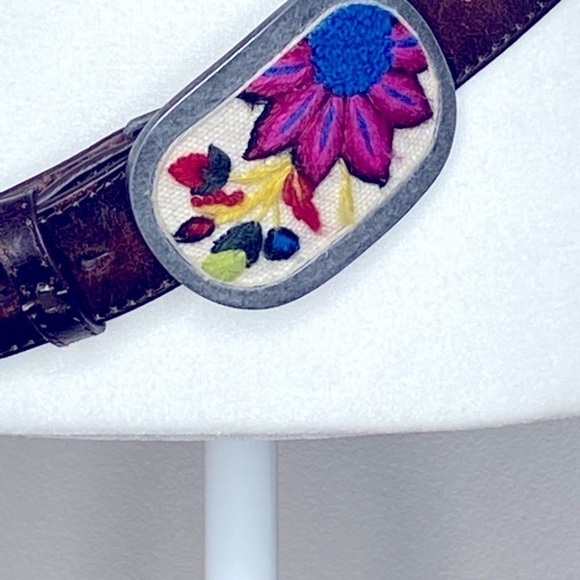 Leather belt with oval metal canvas embroidered buckle main image 6